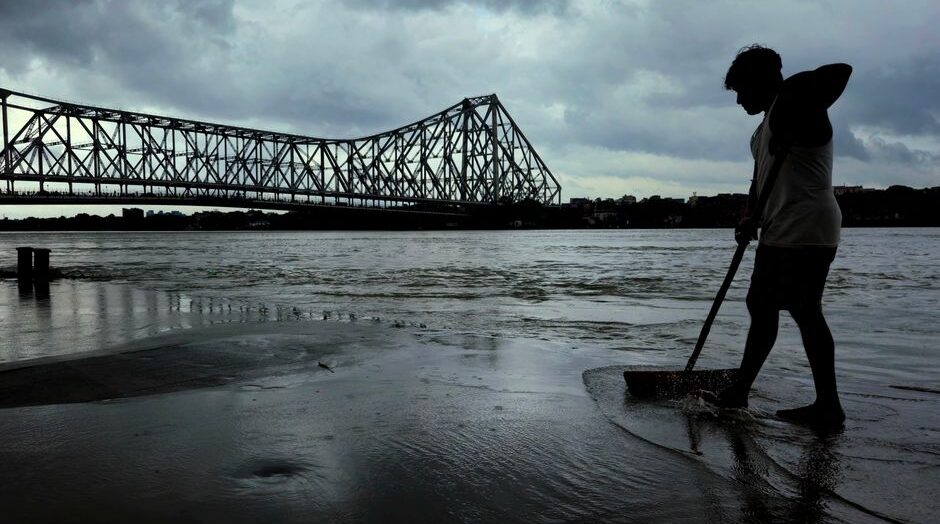 Orange alert for Kolkata, south Bengal as low-pressure system over Bay of Bengal intensifies – Telegraph India