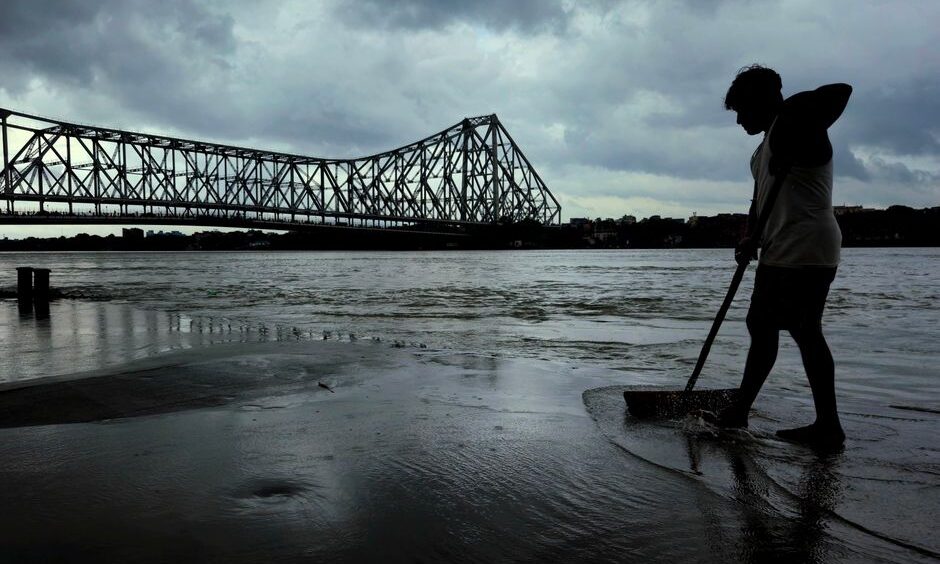 Orange alert for Kolkata, south Bengal as low-pressure system over Bay of Bengal intensifies – Telegraph India